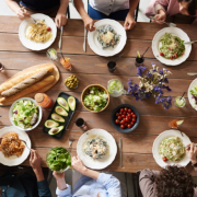 Segundo Kelsem Ricardo Rios Lima, de Tóquio a Paris, algumas cidades conquistam o mundo pelos sabores únicos e experiências gastronômicas inesquecíveis.