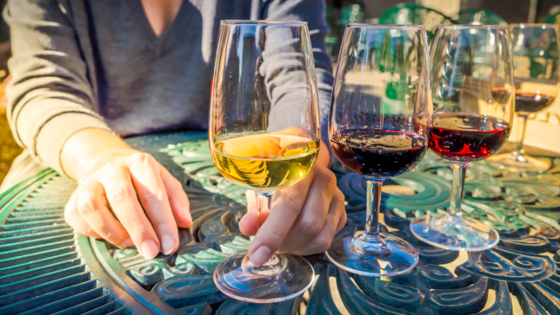 Viajar com Leonardo Rocha de Almeida Abreu é mergulhar na tradição do vinho em Portugal.