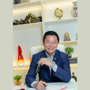 Cirurgia plástica e identidade se conectam quando a mudança externa reflete uma transformação interna, comenta Milton Seigi Hayashi.