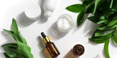 Cosméticos veganos ganham espaço no mercado e redefinem padrões de sustentabilidade e consumo consciente