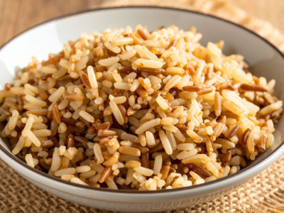 Arroz vegano: como transformar um prato simples em uma opção nutritiva, versátil e cheia de sabor