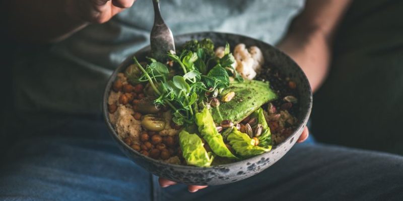 Gisele Bündchen e a decisão de abandonar o veganismo: mudanças alimentares e escolhas pessoais de saúde