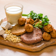 Projeto que proíbe "leite" e "carne" em produtos vegetais chega ao Senado e reacende debate no setor plant-based