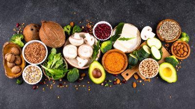 Cogumelos, fermentação e proteínas vegetais lideram as tendências de receitas veganas em 2026